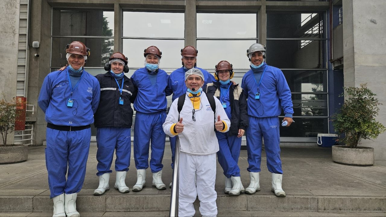 San Vicente team visit showing plant access and production learning.